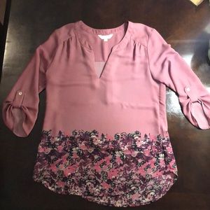 Floral V-neck quarter length sleeve top